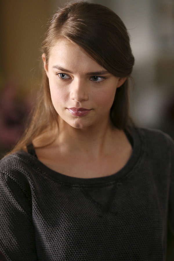 Titkok és hazugságok - Filmfotók - Indiana Evans