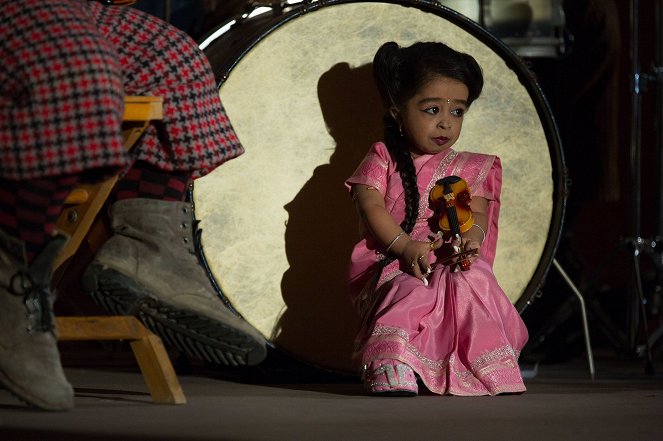 American Horror Story - Freak Show - Filmfotos - Jyoti Amge