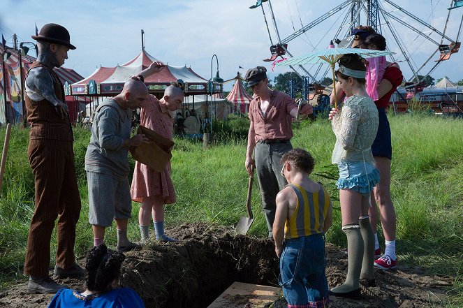 American Horror Story - Freak Show - Van film - Mat Fraser, Christopher Neiman, Naomi Grossman, Evan Peters