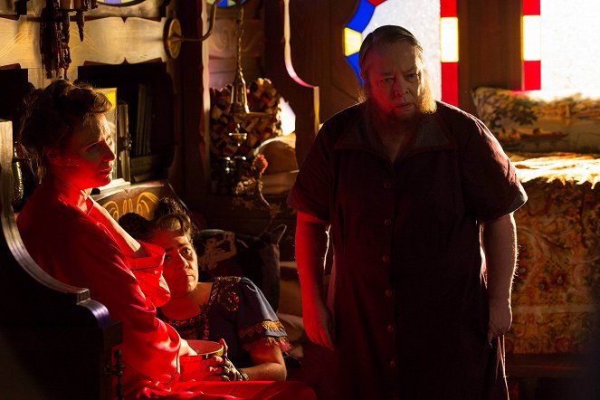 American Horror Story - Freak Show - Photos - Erika Ervin, Rose Siggins, Kathy Bates