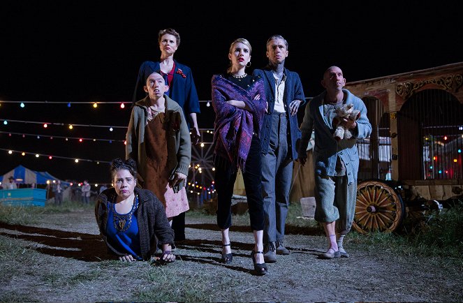 História de Horror Americana - Freak Show - Do filme - Rose Siggins, Naomi Grossman, Erika Ervin, Emma Roberts, Mat Fraser, Christopher Neiman