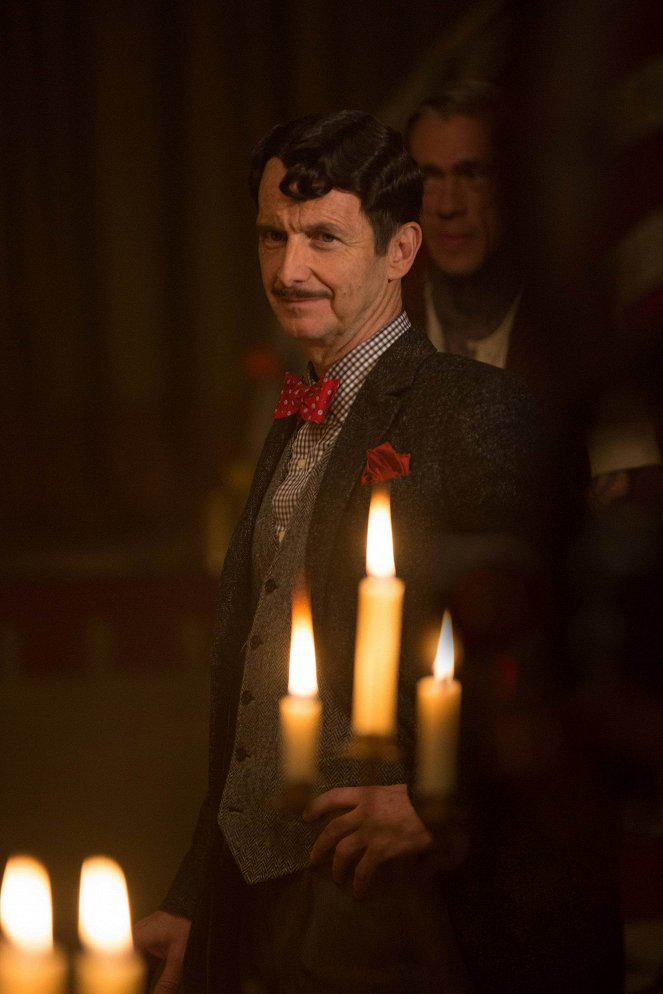 American Horror Story - Freak Show - Z filmu - Denis O'Hare