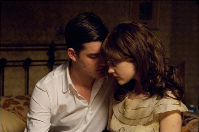 Černý chlapec - Z filmu - Sam Riley, Andrea Riseborough