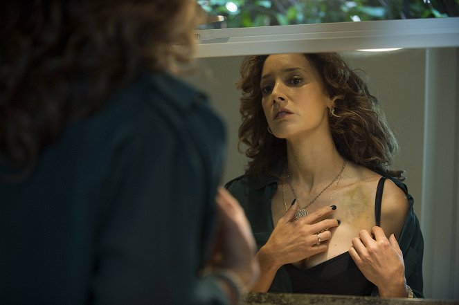 Motive - Season 2 - They Made Me a Criminal - Photos - Jennifer Beals