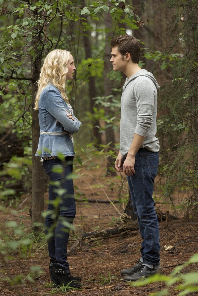 The Vampire Diaries - The More You Ignore Me, the Closer I Get - Photos - Candice King, Paul Wesley
