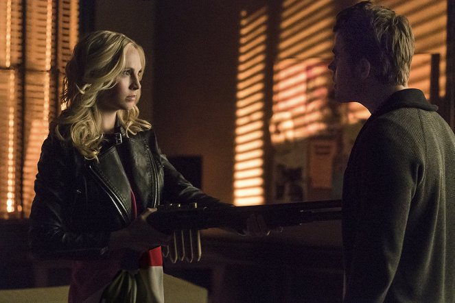 The Vampire Diaries - Season 6 - A Bird in a Gilded Cage - Photos - Candice King, Paul Wesley