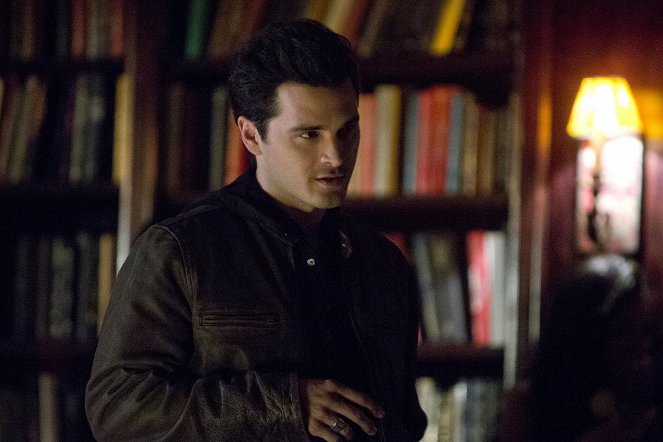 The Vampire Diaries - I'd Leave My Happy Home for You - Photos - Michael Malarkey