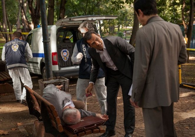 Kriminálka Istanbul - Vražda v parku - Z filmu - Erol Sander, Oscar Ortega Sánchez