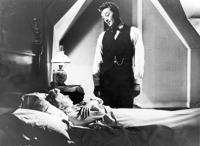 The Night of the Hunter - Photos - Shelley Winters, Robert Mitchum