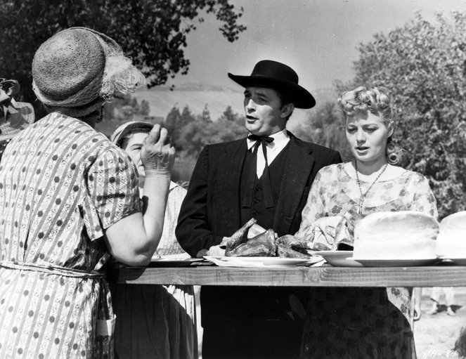 The Night of the Hunter - Photos - Robert Mitchum, Shelley Winters