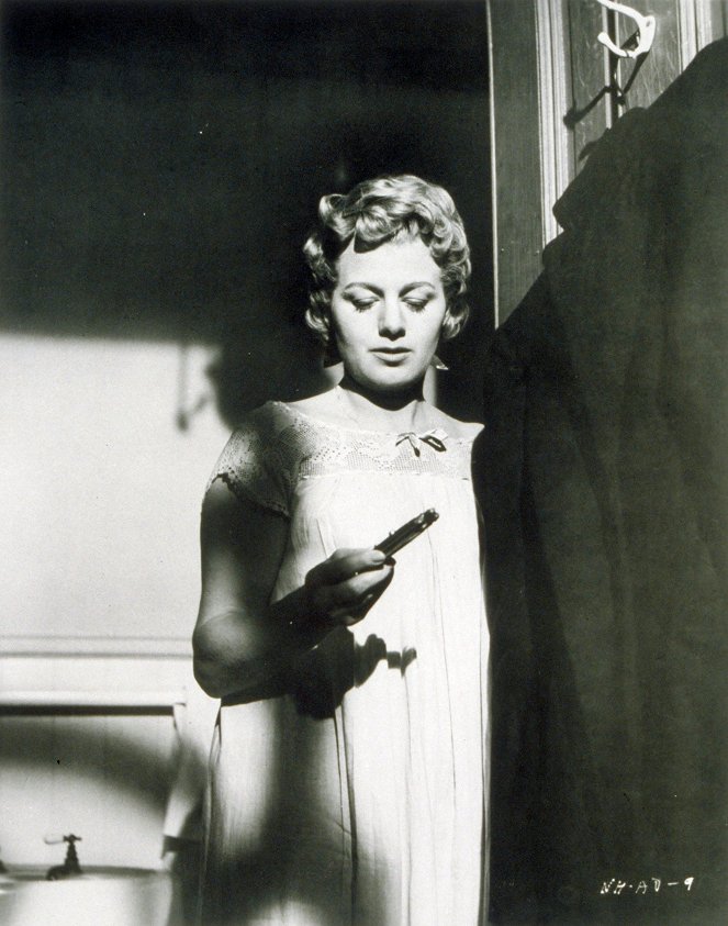 The Night of the Hunter - Photos - Shelley Winters