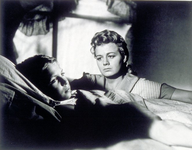 The Night of the Hunter - Photos - Shelley Winters