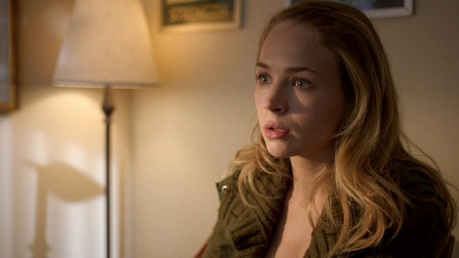 Ask Me Anything - De la película - Britt Robertson