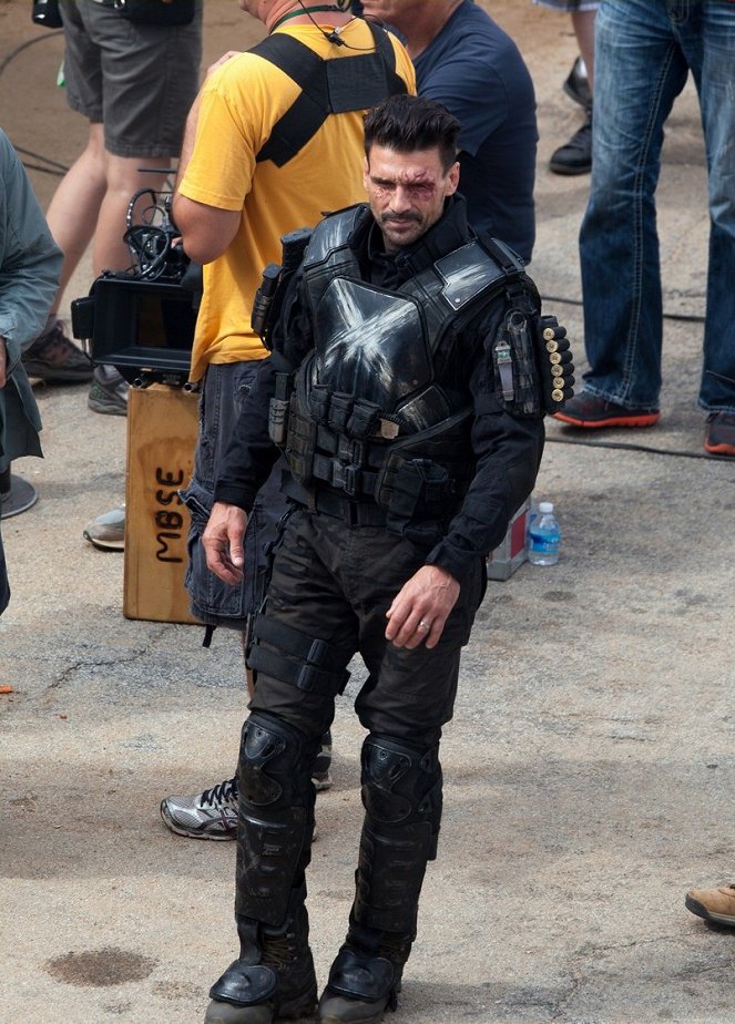 Captain America: Civil War - Van de set - Frank Grillo