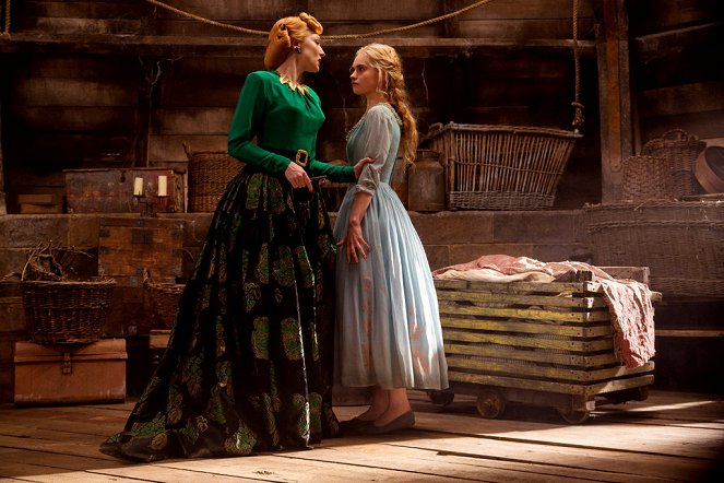 Cinderella - Filmfotos - Cate Blanchett, Lily James