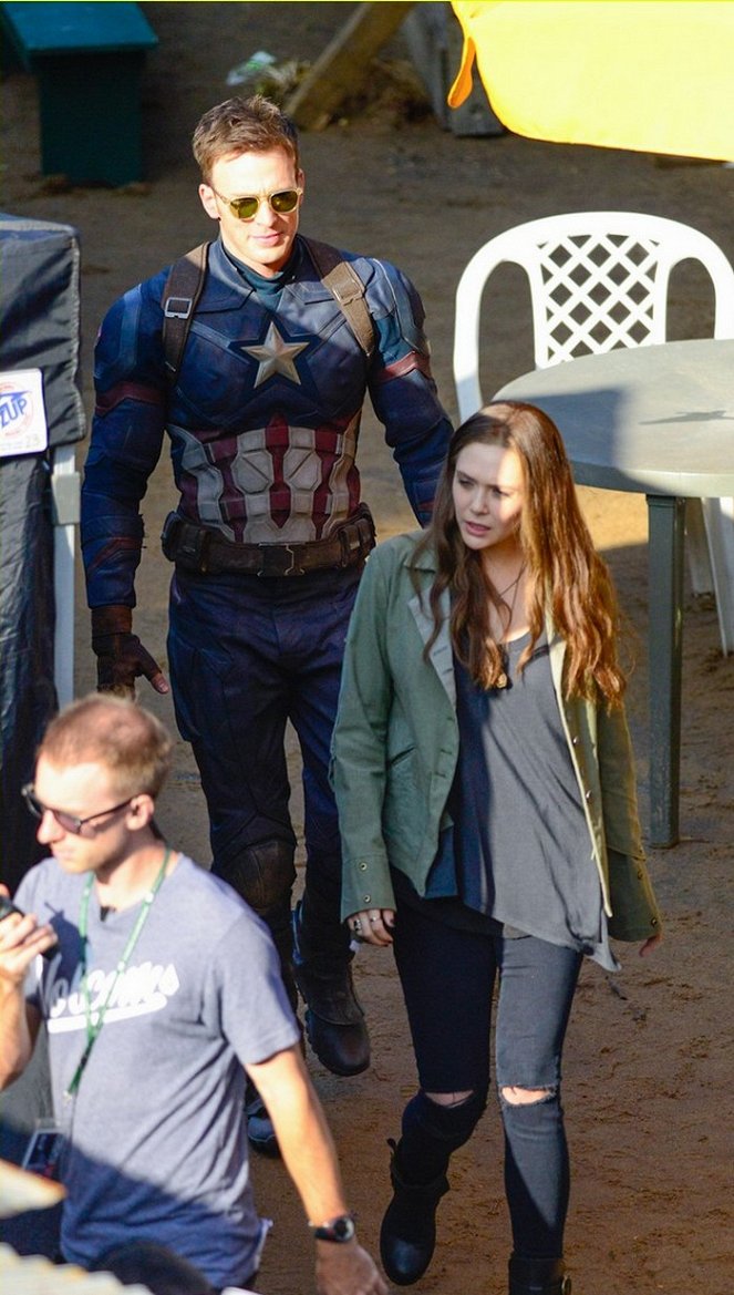 Captain America : Civil War - Tournage - Chris Evans, Elizabeth Olsen