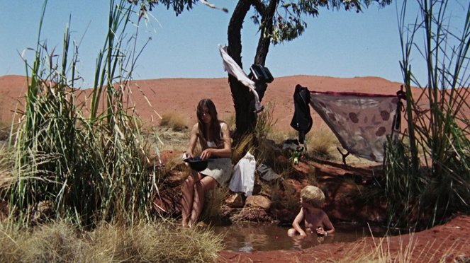 Walkabout - Photos - Jenny Agutter, Luc Roeg