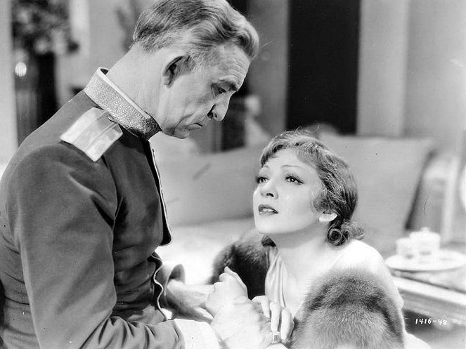 Tonight Is Ours - Do filme - Claudette Colbert