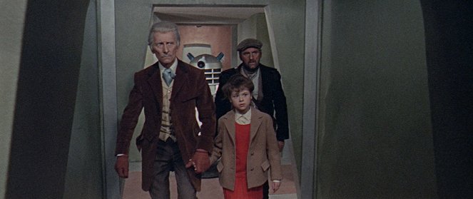 De Daleks veroveren de aarde - Van film - Peter Cushing