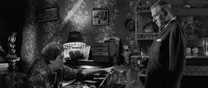 Bunny Lake ist verschwunden - Filmfotos - Martita Hunt, Laurence Olivier