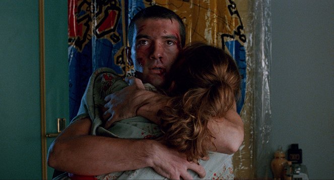 Kötözz meg és ölelj! - Filmfotók - Antonio Banderas