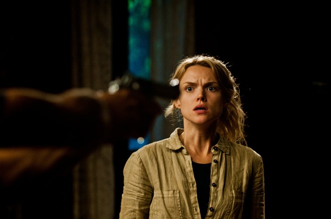 Open Grave - Z filmu - Erin Richards