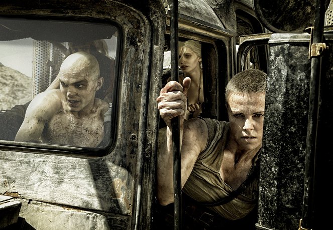Mad Max: Zbesilá cesta - Z filmu - Nicholas Hoult, Abbey Lee, Charlize Theron