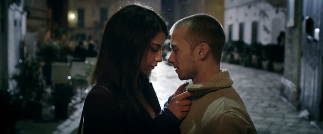 Spring - Love is a Monster - Filmfotos - Nadia Hilker, Lou Taylor Pucci