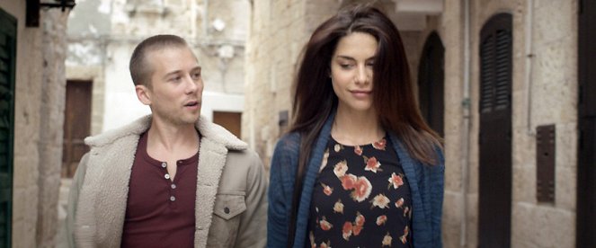 Spring - Love is a Monster - Filmfotos - Lou Taylor Pucci, Nadia Hilker