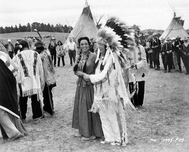 Chief Crazy Horse - Making of - Suzan Ball