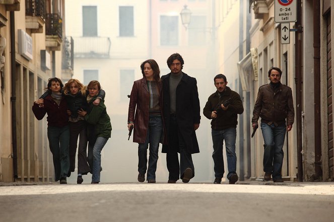 La prima linea - De la película - Giovanna Mezzogiorno, Riccardo Scamarcio