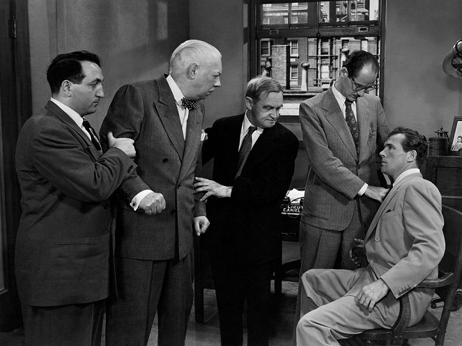 The Naked City - Van film - Barry Fitzgerald, Howard Duff