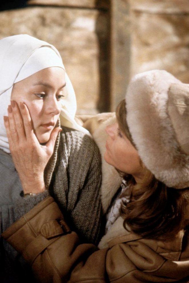 Agnes - Engel im Feuer - Filmfotos - Meg Tilly, Jane Fonda