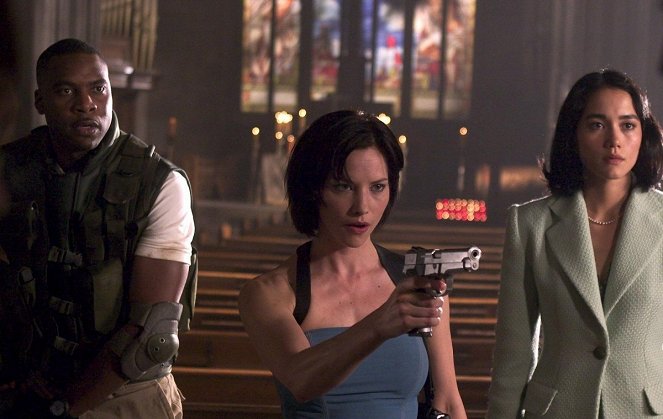 Resident Evil: Apokalipsa - Z filmu - Razaaq Adoti, Sienna Guillory, Sandrine Holt