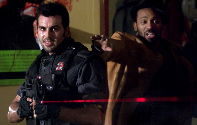 Resident Evil: Apocalypse - Photos - Oded Fehr, Mike Epps