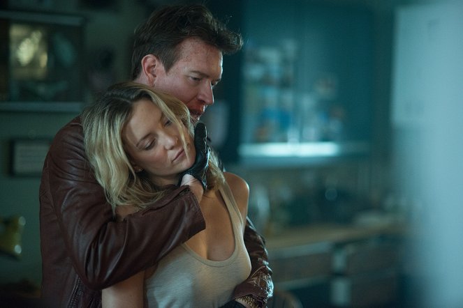 Una decisión peligrosa - De la película - Kate Hudson, Sam Spruell