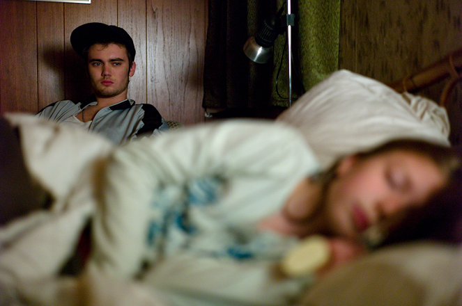 Little Glory - Photos - Cameron Bright