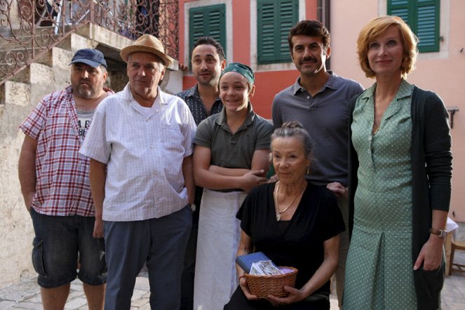 Ein Sommer in Kroatien - Filmfotos - Stefan Matousch, Konstantin Reichmuth, Deniz Cooper, Krista Stadler, Oğuz Galeli, Franziska Sztavjanik