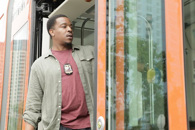 Grimm - BeeWare - Photos - Russell Hornsby