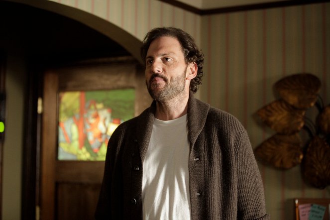 Grimm - The Three Bad Wolves - Photos - Silas Weir Mitchell