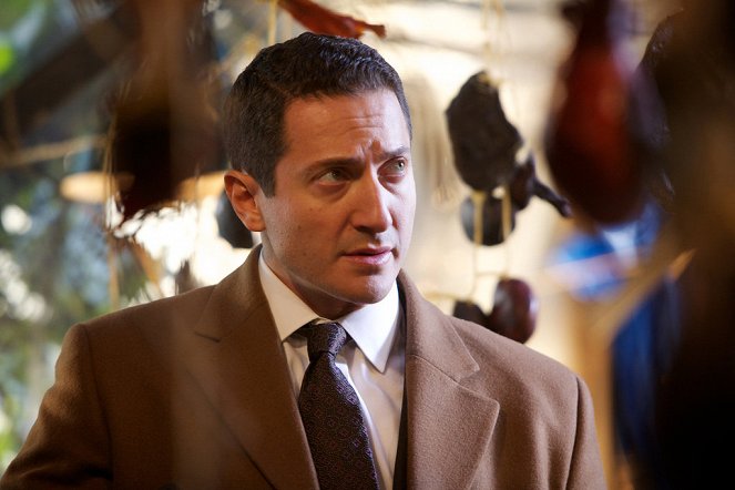 Grimm - Organ Grinder - Photos - Sasha Roiz