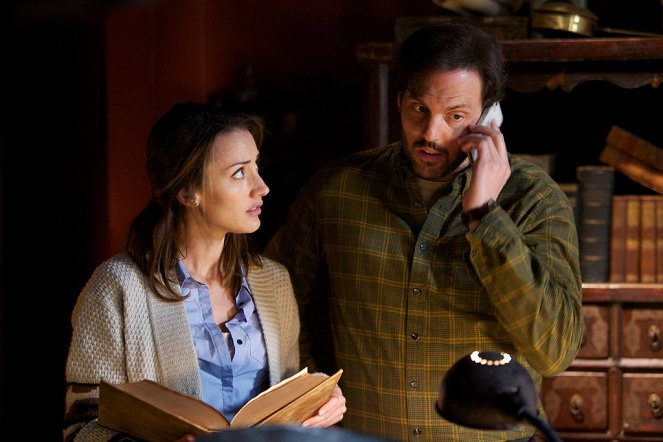Grimm - The Thing with Feathers - Photos - Bree Turner, Silas Weir Mitchell