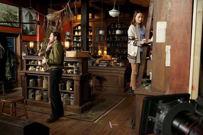 Grimm - The Thing with Feathers - De filmagens - Silas Weir Mitchell, Bree Turner