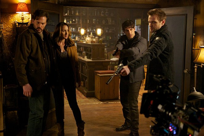 Grimm - Cat and Mouse - Photos - Silas Weir Mitchell, Bree Turner, David Giuntoli, Neil Hopkins
