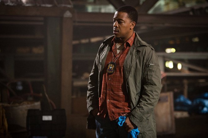 Grimm - Season 2 - The Kiss - Photos - Russell Hornsby