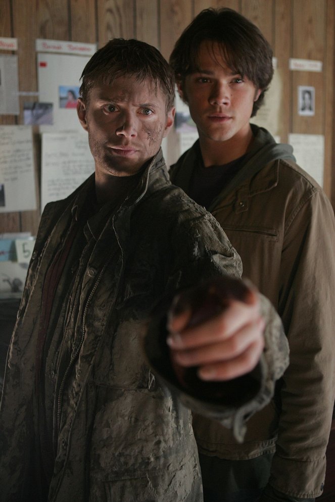 Supernatural - Pilot - Photos - Jensen Ackles, Jared Padalecki