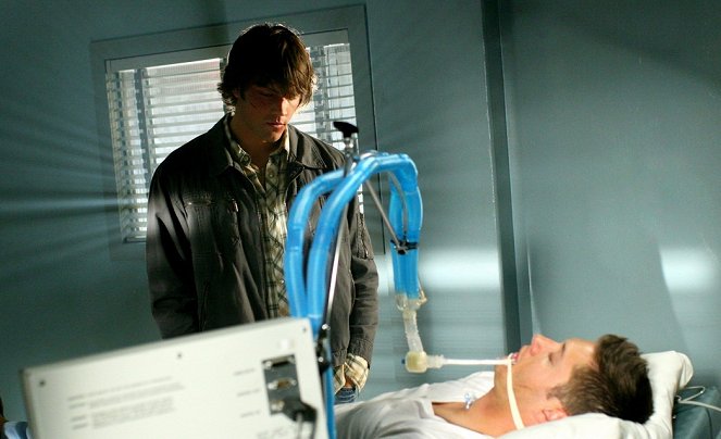 Supernatural - Season 2 - In My Time of Dying - Photos - Jared Padalecki, Jensen Ackles