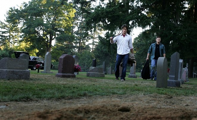 Supernatural - Season 2 - Children Shouldn't Play with Dead Things - Photos