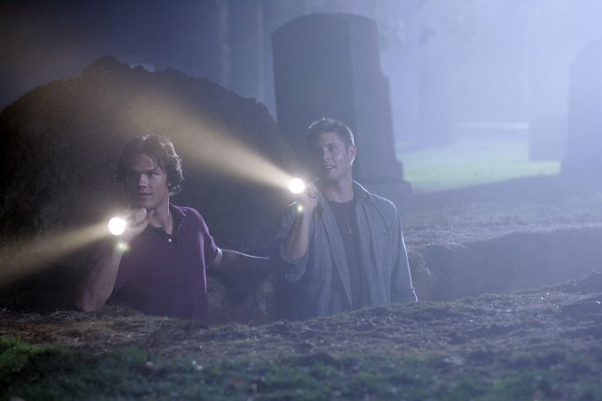 Supernatural - Children Shouldn't Play with Dead Things - Van film - Jared Padalecki, Jensen Ackles