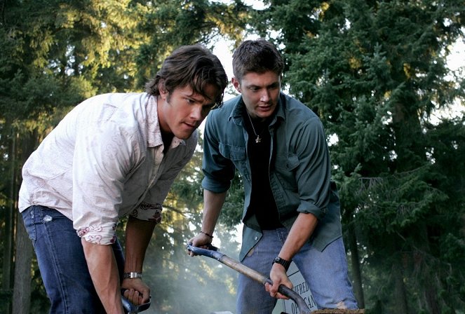 Supernatural - Children Shouldn't Play with Dead Things - Photos - Jared Padalecki, Jensen Ackles